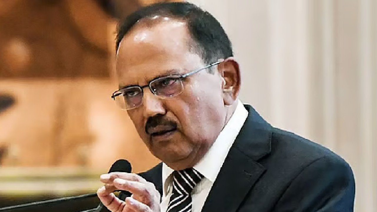 ভারতের অতীত গৌরবের পাঠ, শেখাতে অজিত দোভাল