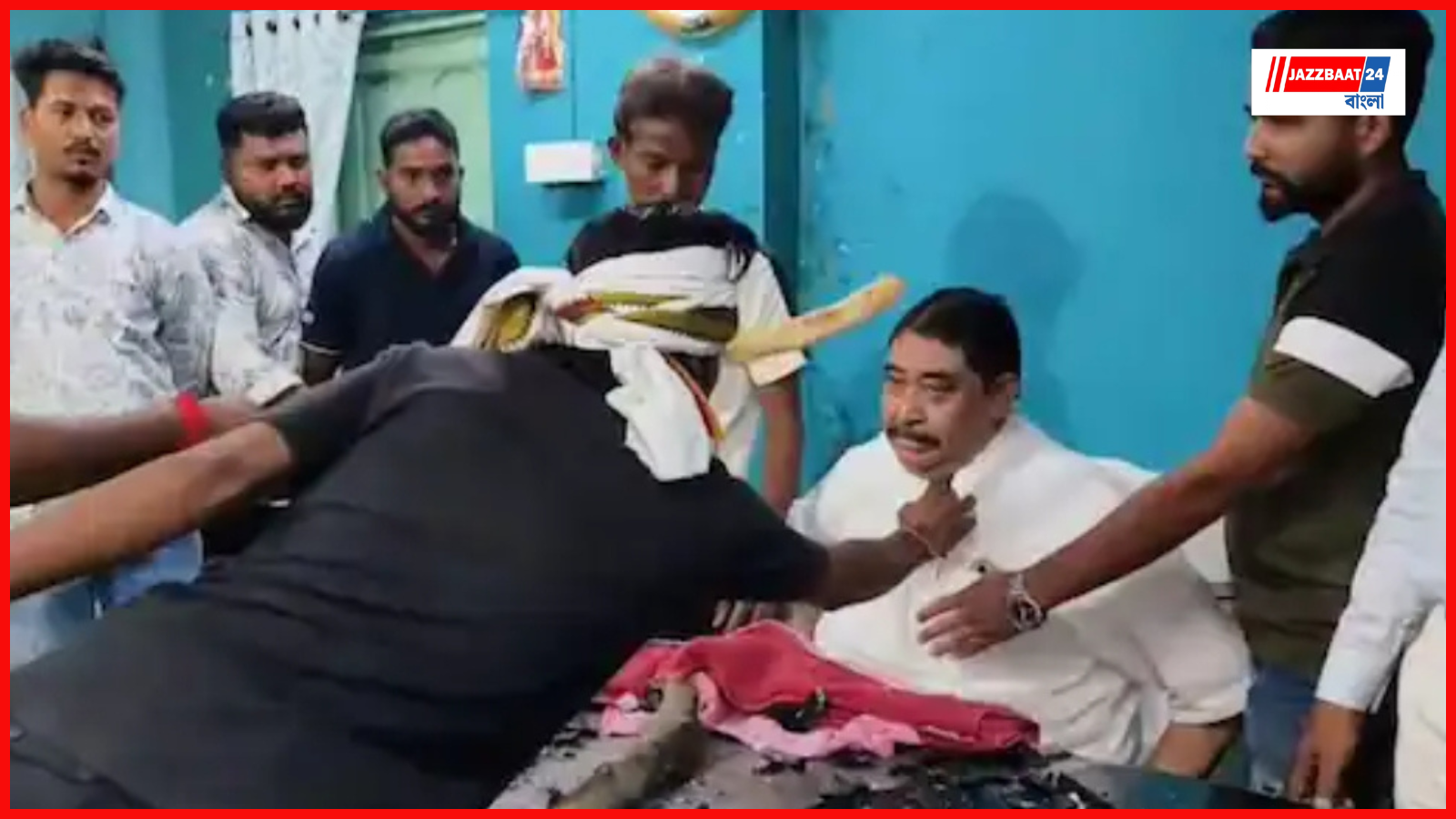 Birbhum: অনুব্রতর সামনেই তৃণমূল কার্যালয়ে তাণ্ডব, ভাঙচুর-হুমকিতে উত্তপ্ত সিউড়ি