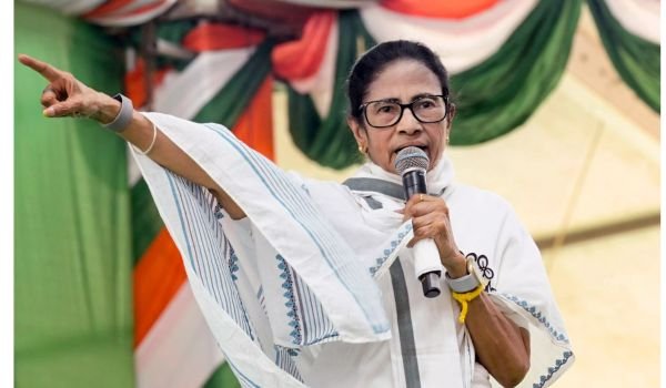 কুণালের গাড়িতে হামলার পরই বিস্ফোরক মমতা, ‘পরপর হামলা চলছে, কোথায় পুলিশ?’