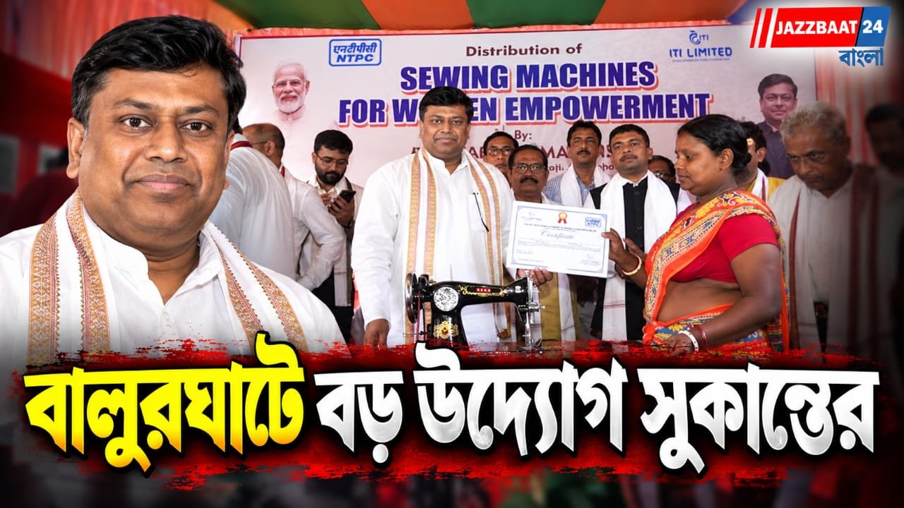 মহিলাদের হাতে সেলাই মেশিন
