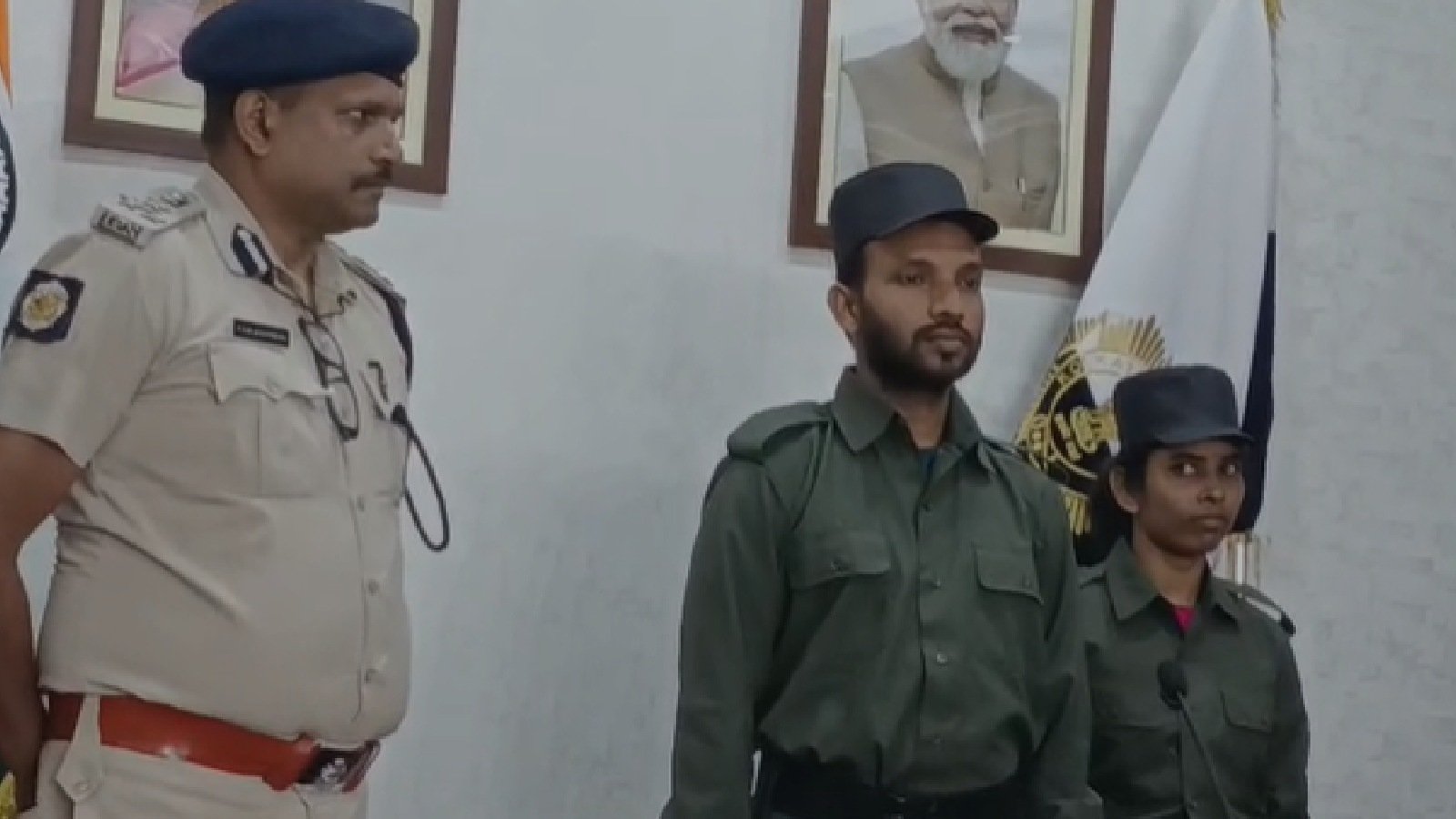 ঝাড়গ্রামে মাওবাদী কার্যকলাপের যোগ, আত্মসমর্পণ মঙ্গল ও মালতীর