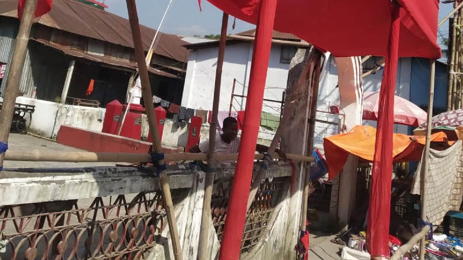হিন্দুত্ববিরোধী প্রচারের অভিযোগ ঘিরে সংঘাত, ফের সিপিএমের বুকস্টল ভাঙচুর