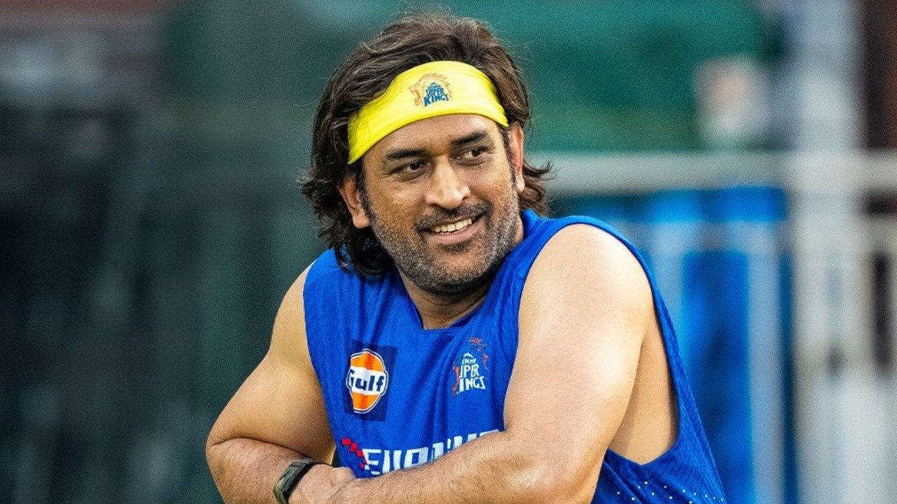 MS Dhoni: নতুন প্রজন্মকে ধোনির পরামর্শ, প্রতিদিন এক ঘণ্টা নিজের শরীরের জন্য রাখতেই হবে