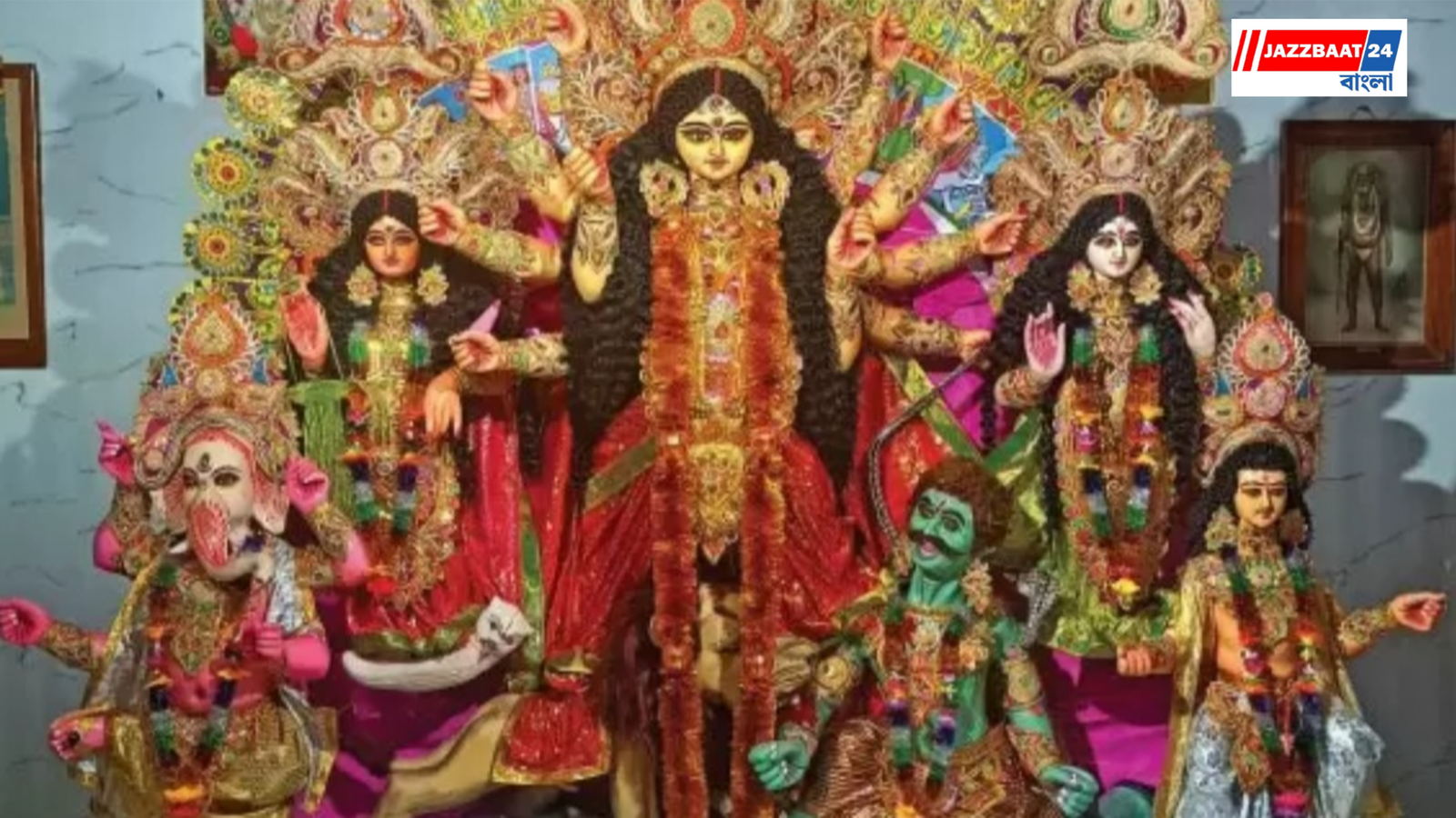 Durga puja: মোরগ লড়াই, সাঁওতালি নাচ: এই রীতি এখনও আসছে প্রাচীন জমিদার পরিবারের দুর্গোৎসবে