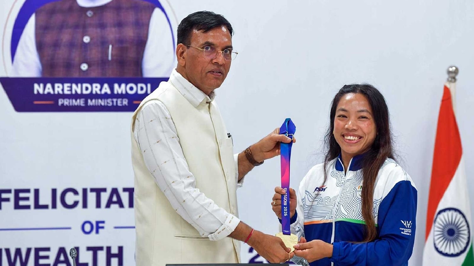 ৮৫ পদকেই সন্তুষ্ট নয় কেন্দ্র, ‘আরও ১০ মীরাবাই  চাই’ ফেডারেশনগুলিকে কড়া বার্তা ক্রীড়ামন্ত্রীর