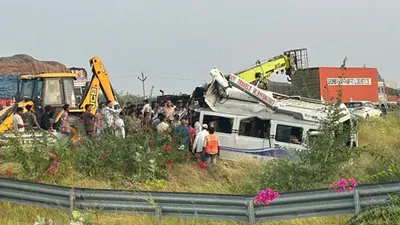 নালায় পড়ল তীর্থযাত্রী  বোঝাই গাড়ি! মৃত ৭, আহত ১০