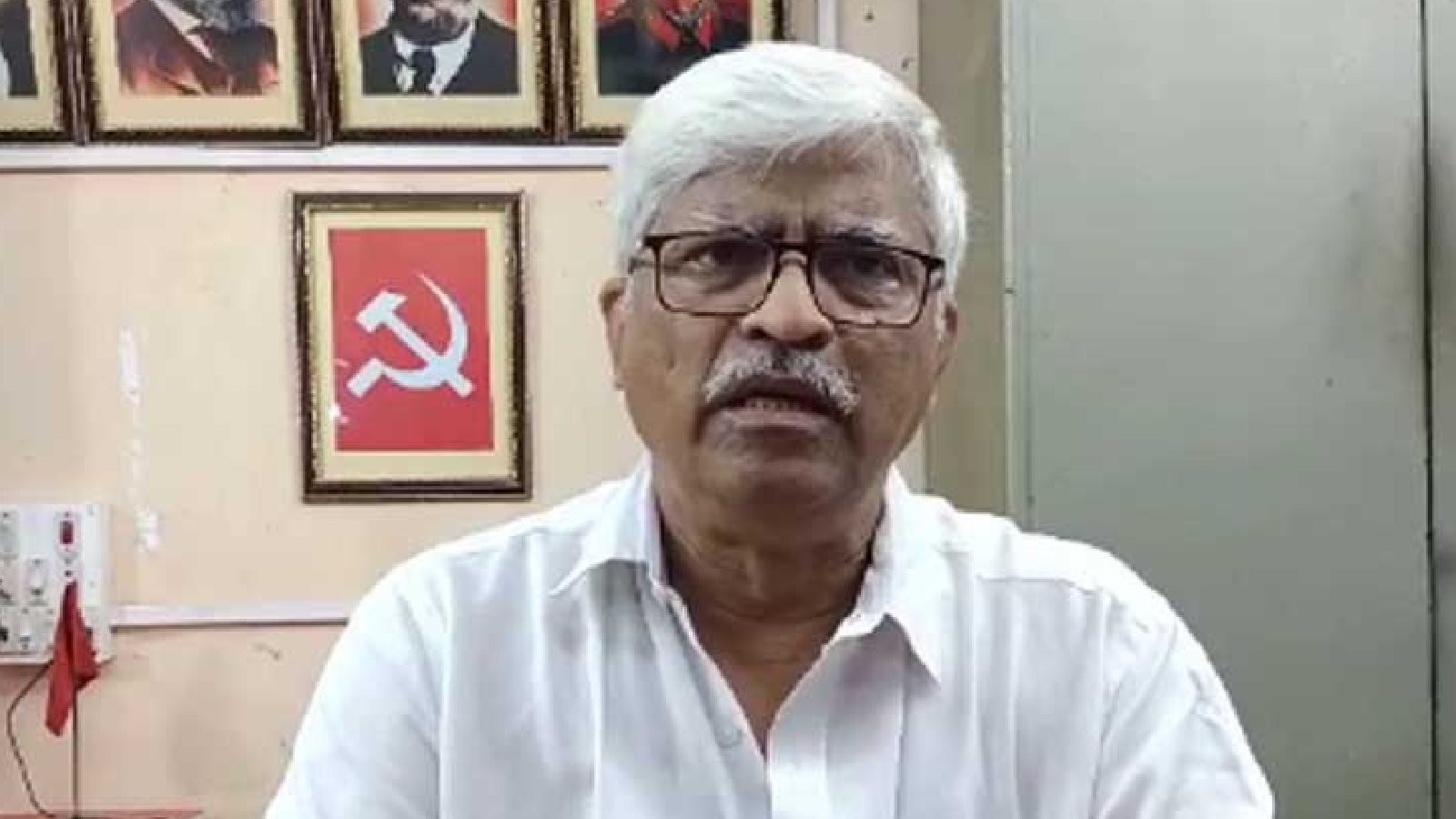 দিল্লিতে আটক সুজন চক্রবর্তী, পুলিশের সঙ্গে ধস্তাধস্তি মীনাক্ষী মুখোপাধ্যায়দের