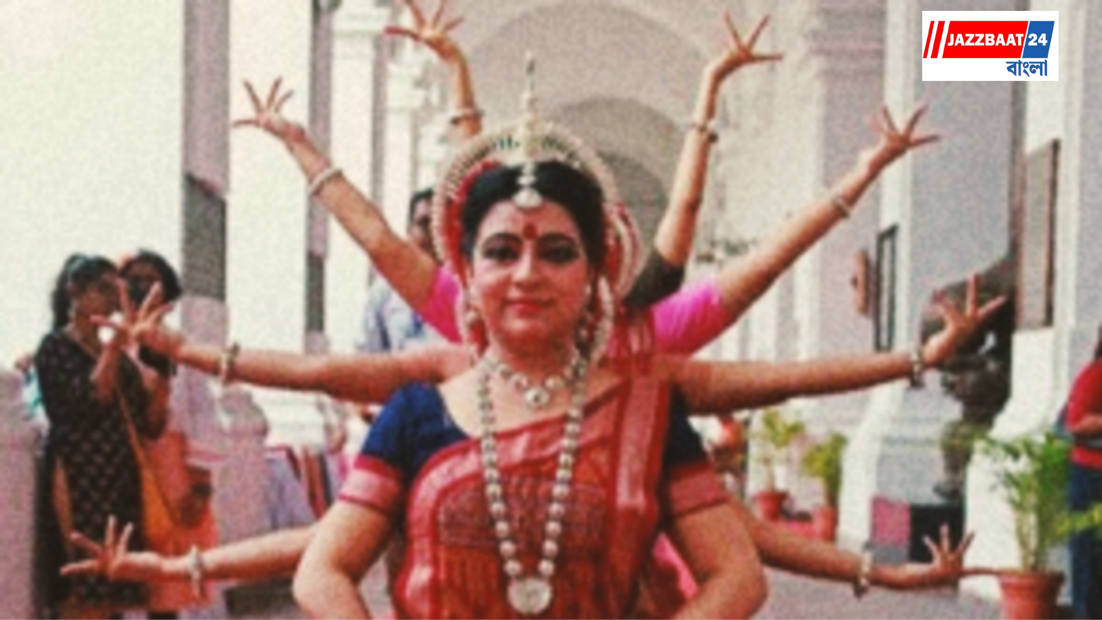 দুর্গারূপে ডোনা গঙ্গোপাধ্যায়, মহিষাসুর রঘুনাথ দাস, দীক্ষামঞ্জরী নিবেদিত‘রূপং দেহি, জয়ং দেহি’