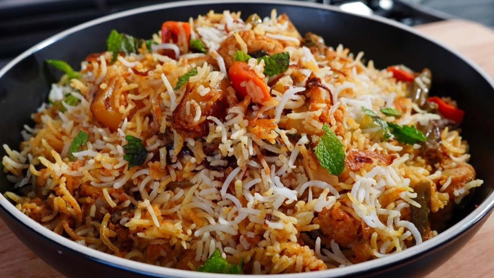Aahar Canteen: মাত্র ১ টাকায় রকমারি খাবার! মহালয়া থেকে রাজাবাজারে শুরু ‘আহার ক্যান্টিন’