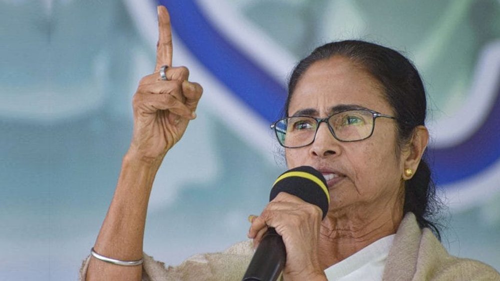 'ভয় দেখিয়ে দমিয়ে রাখা যাবে না', সমাজমাধ্যমে সরব মমতা