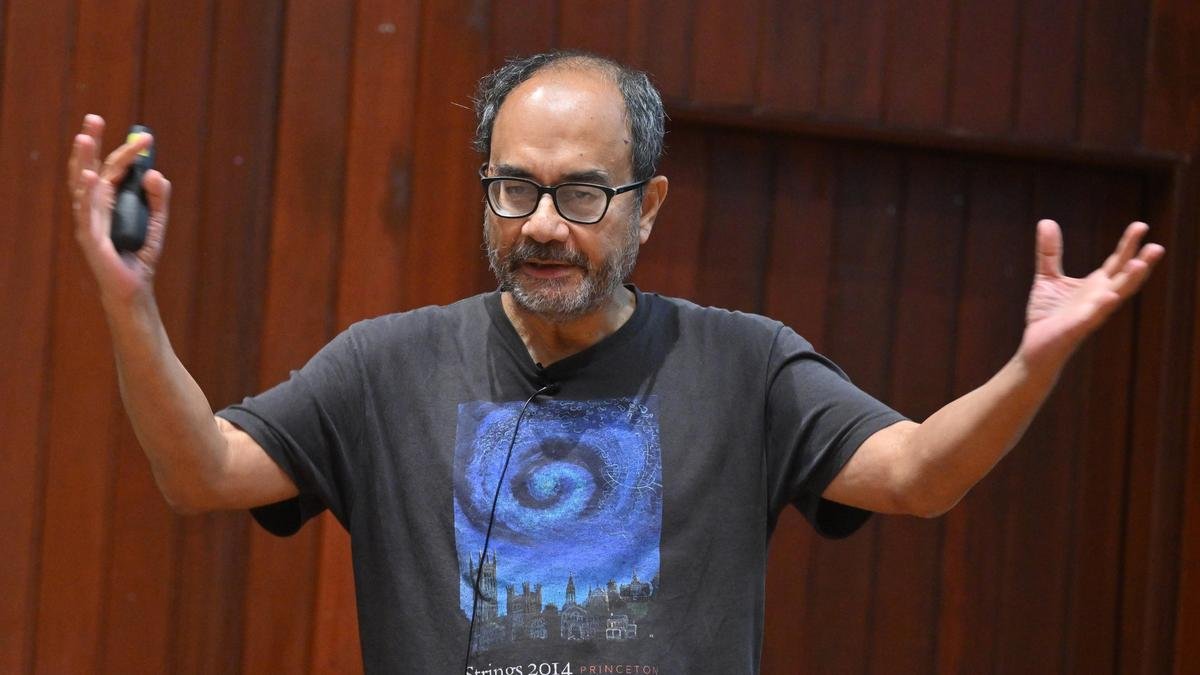 বাংলার পদার্থবিজ্ঞানীর বিশ্বজয়! প্রথম ভারতীয় হিসেবে ২০২৬ সালের অস্কার ক্লেইন পদক পেলেন অশোক সেন