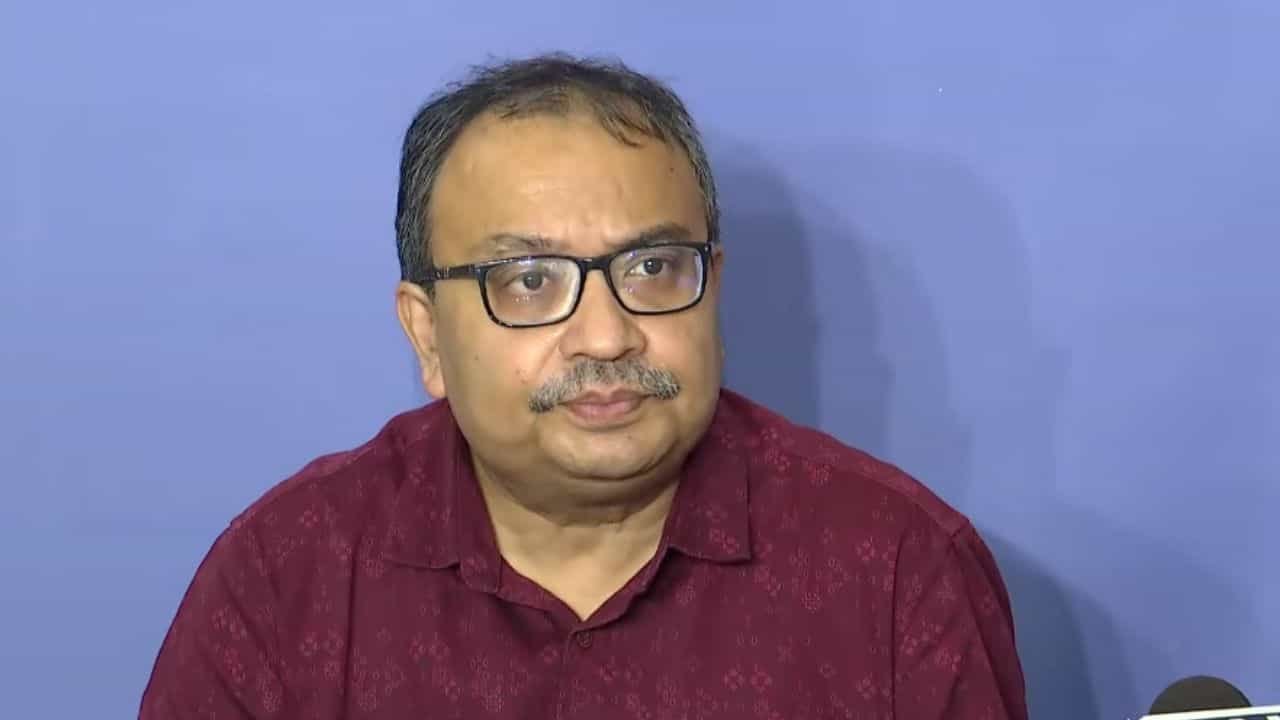 Kunal Ghosh‌: সুদীপের হোর্ডিংয়ে কালি, ‘চোর’ লেখা, পুলিশের ভূমিকা নিয়ে প্রশ্ন কুনালের