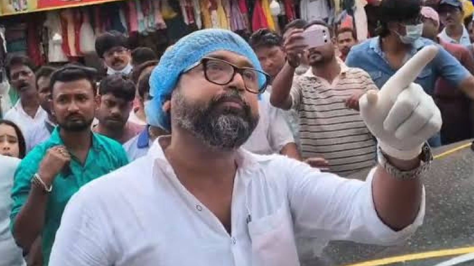 Manab Guha: নেতা-মন্ত্রী কাউকেই রেয়াত নয়! রাস্তা দখল করে পার্কিং নিয়ে কড়া বার্তা মানব গুহর
